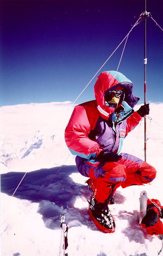 Piotr Pustelnik na 
wierzchoku K2 (8611 m)